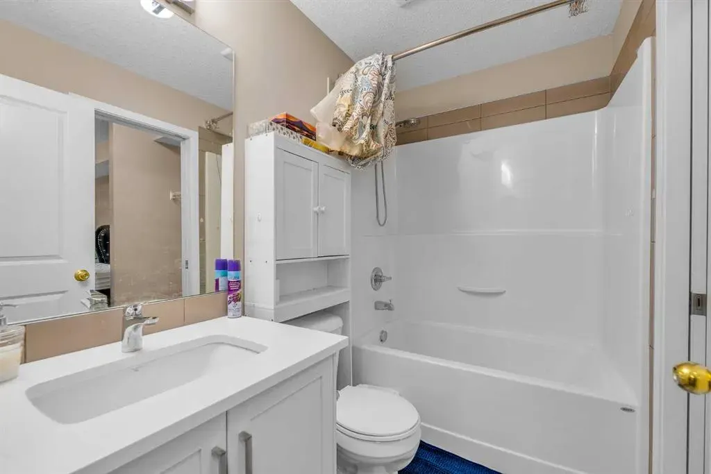 20 Mahogany Mews SE, #104