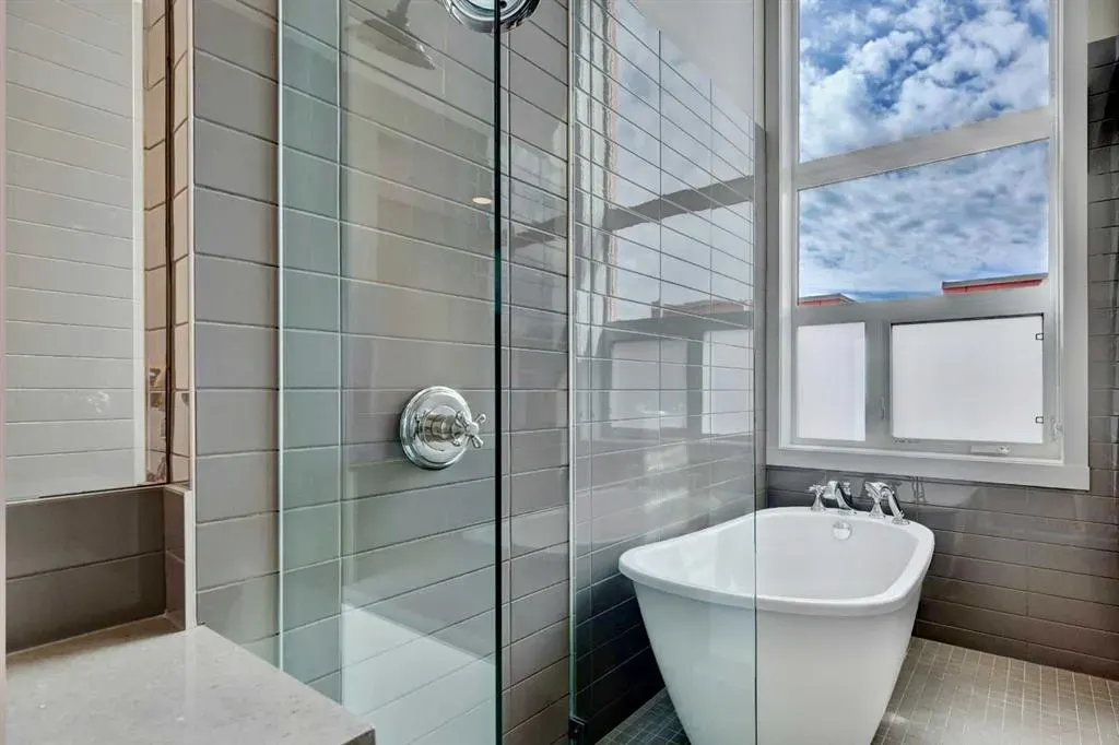 2717 17 Street SW, #208