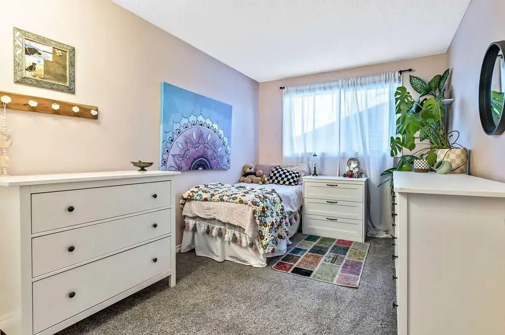 106 Woodfield Close SW