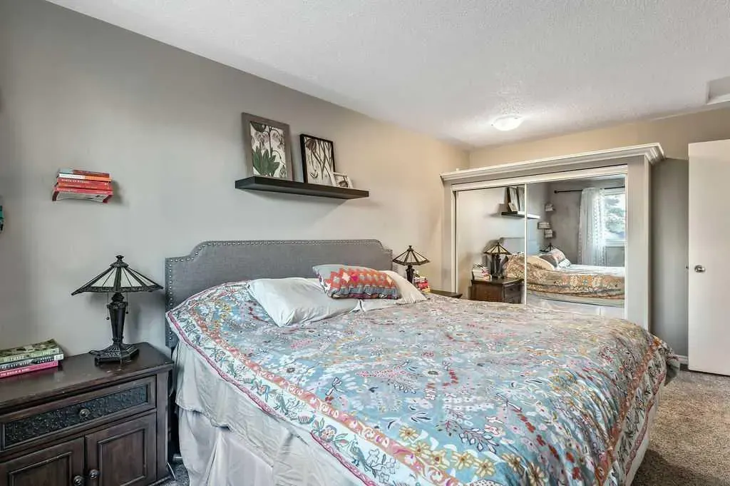 106 Woodfield Close SW