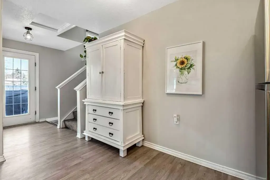 106 Woodfield Close SW