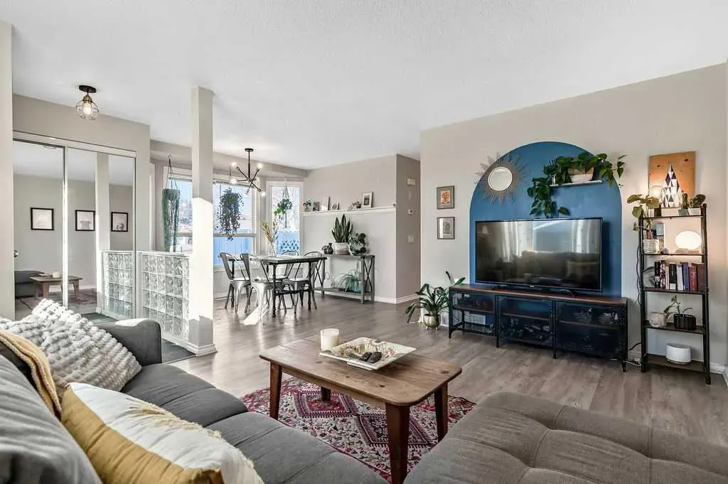 106 Woodfield Close SW