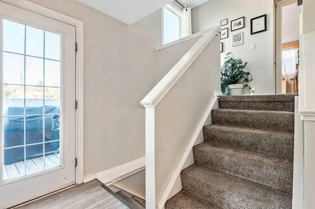 106 Woodfield Close SW