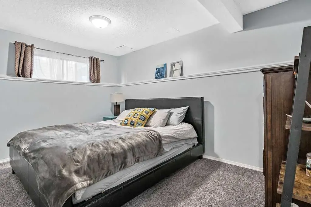 106 Woodfield Close SW