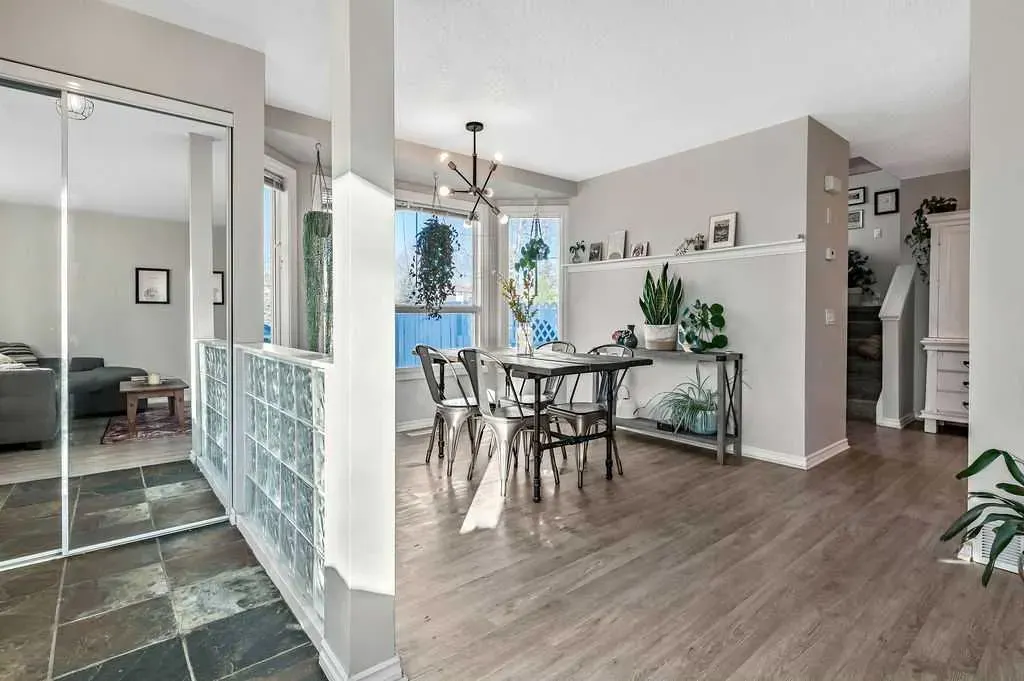 106 Woodfield Close SW