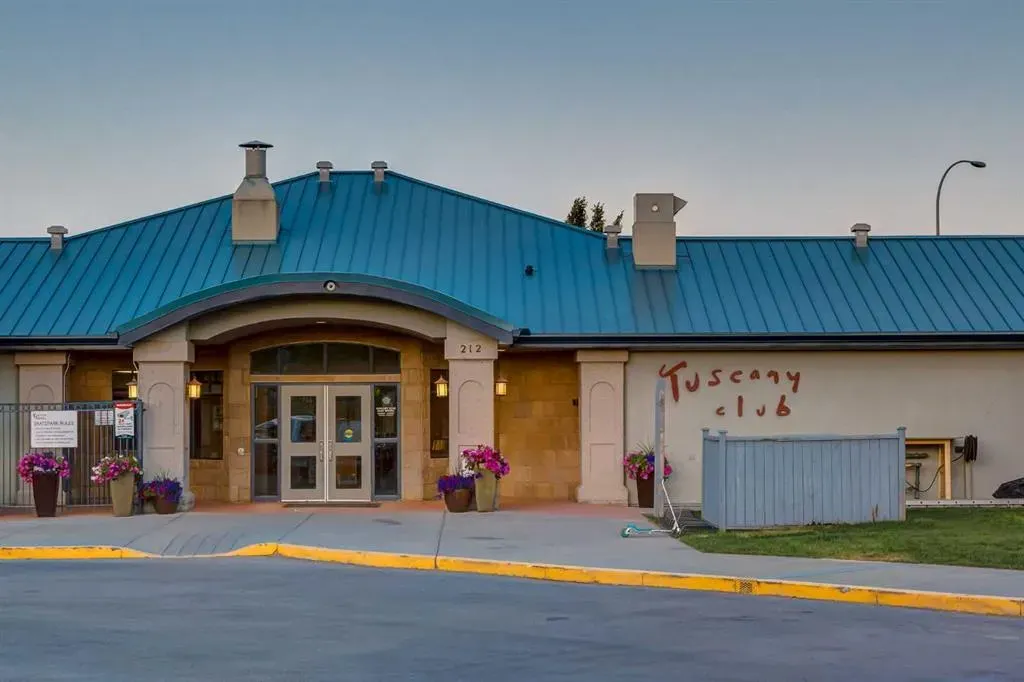 90 Tuscany Springs Hill NW