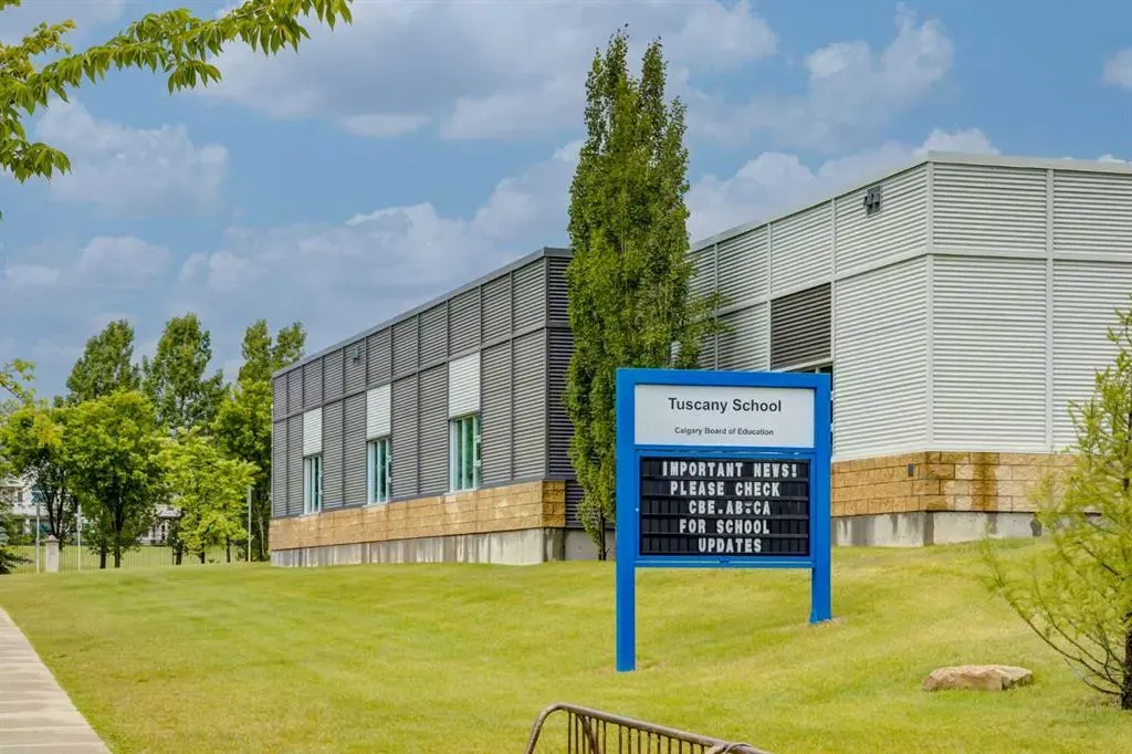 90 Tuscany Springs Hill NW