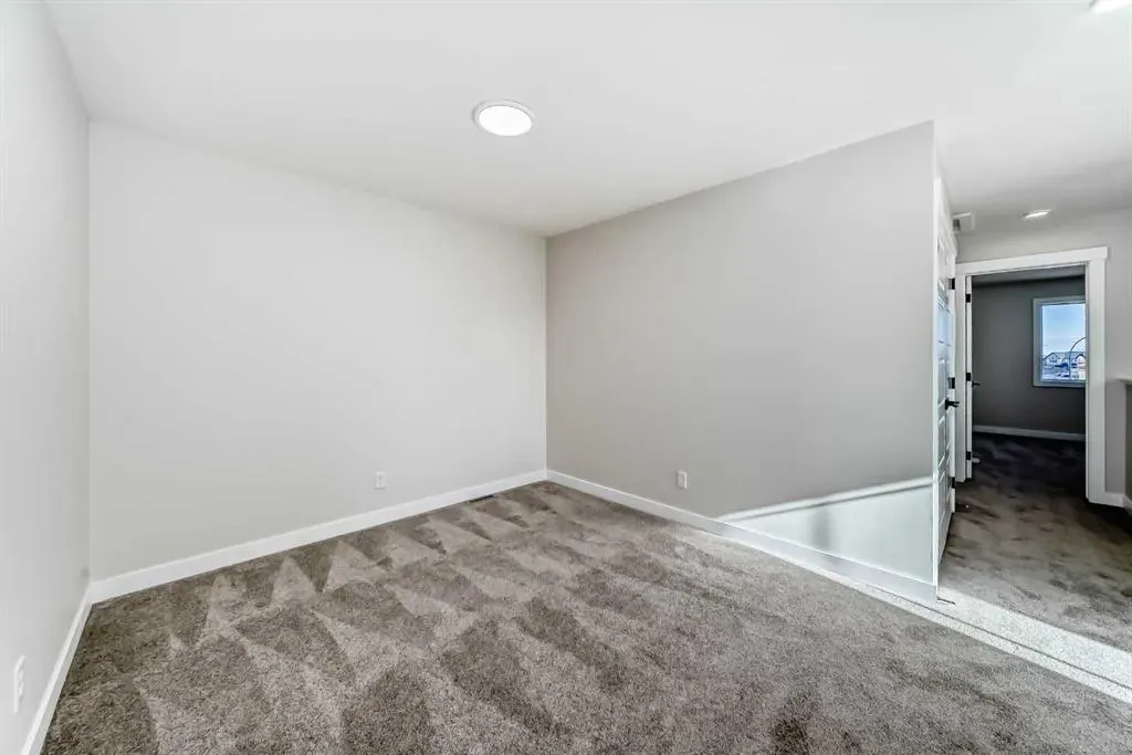 1001 REYNOLDS Crescent SW