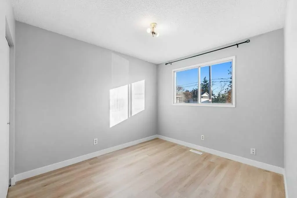 53,55 Dovercliffe Way SE