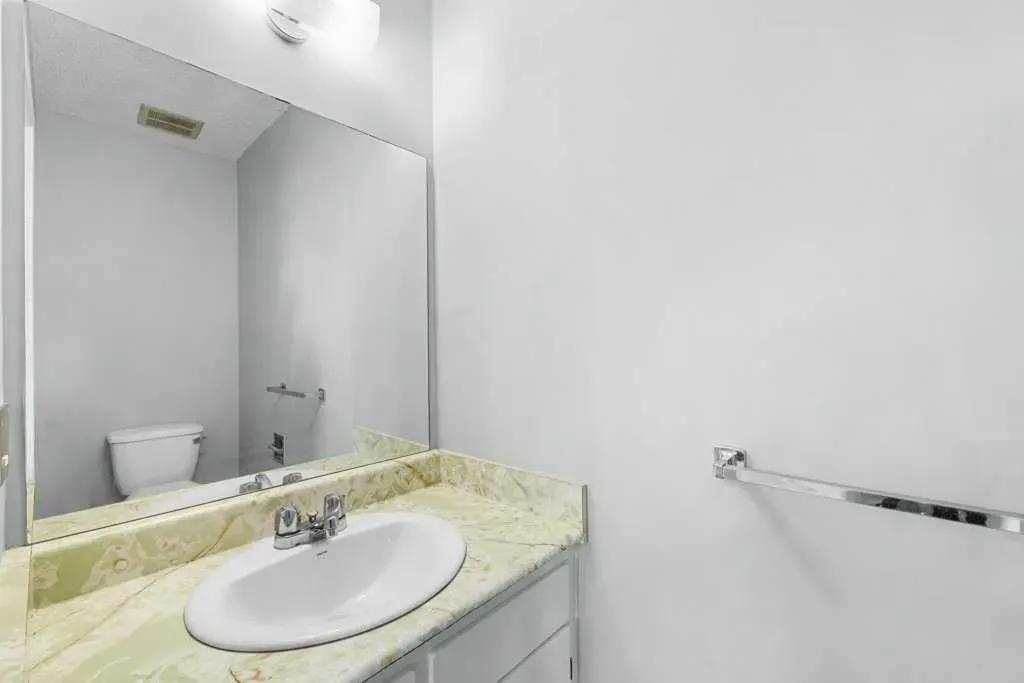 53,55 Dovercliffe Way SE