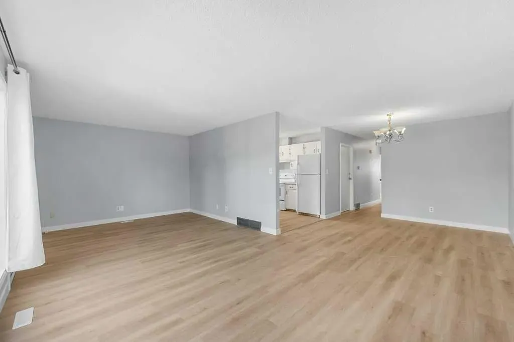 53,55 Dovercliffe Way SE