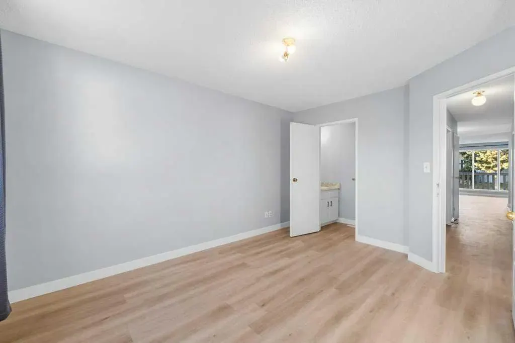 53,55 Dovercliffe Way SE