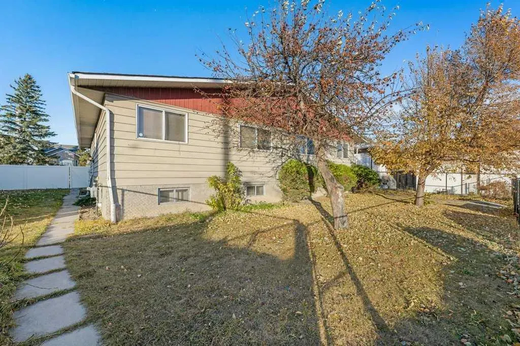 53,55 Dovercliffe Way SE