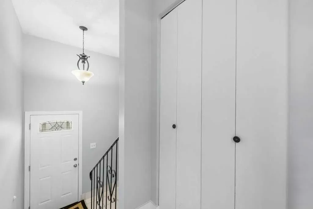 53,55 Dovercliffe Way SE