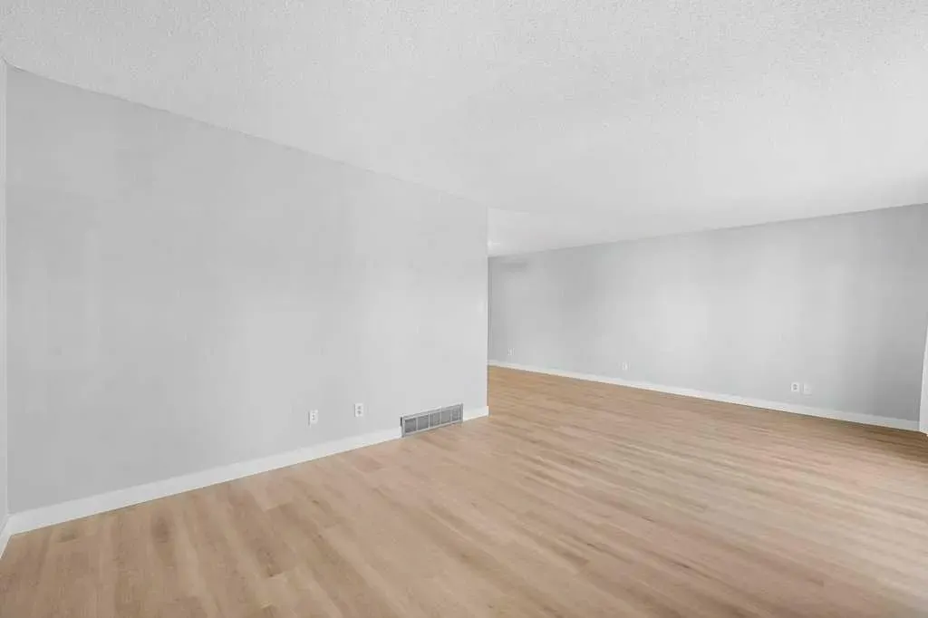 53,55 Dovercliffe Way SE