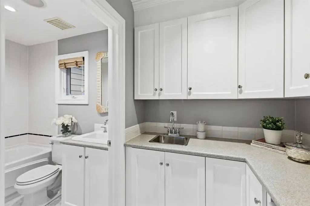 723 Willamette Drive SE