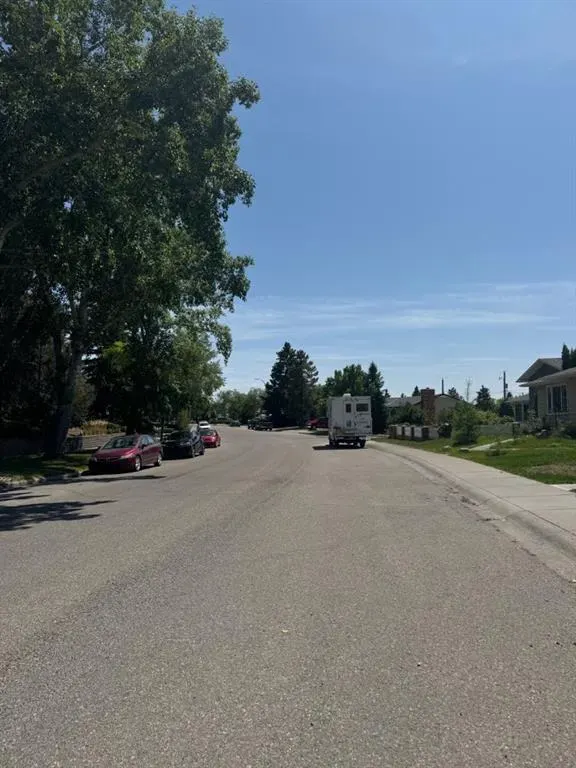 431 Queen Charlotte Drive SE