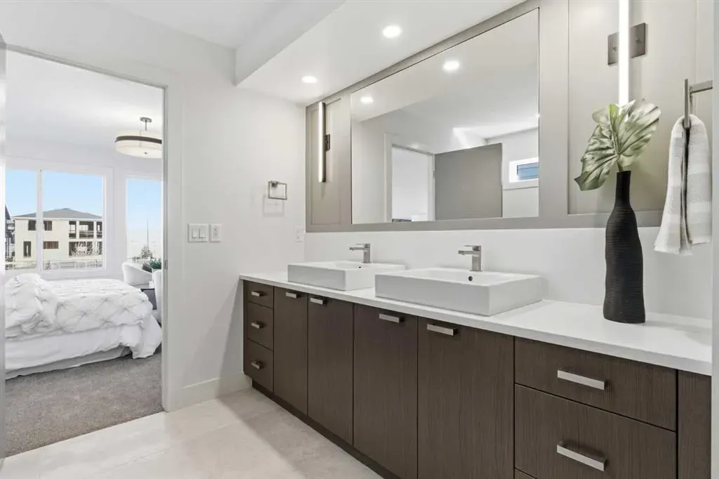 11 Rowmont Gardens NW