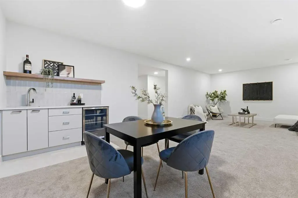 11 Rowmont Gardens NW