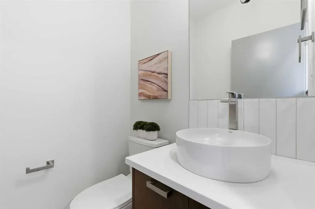 11 Rowmont Gardens NW