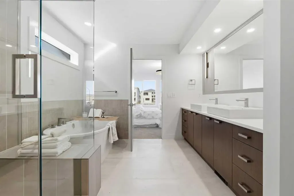 11 Rowmont Gardens NW