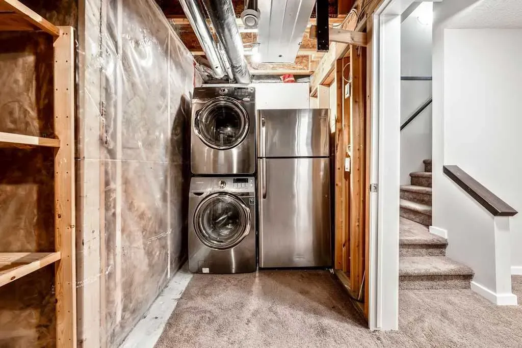 37 Marquis Common SE