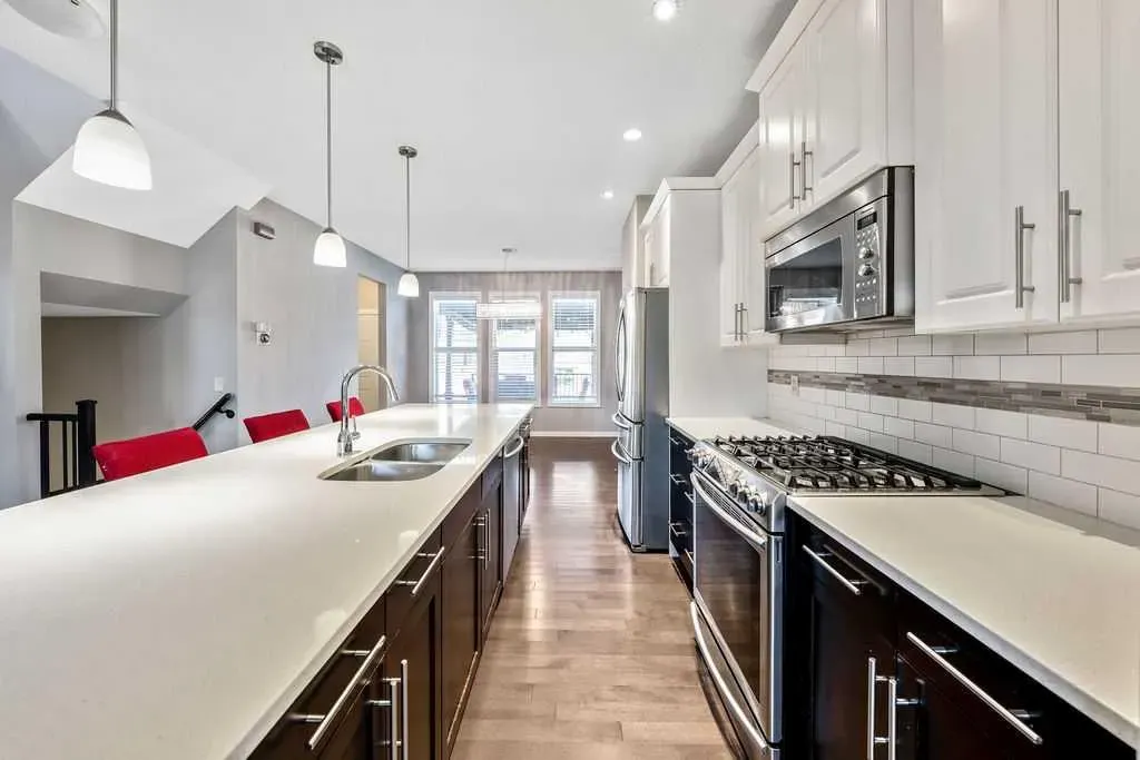 37 Marquis Common SE