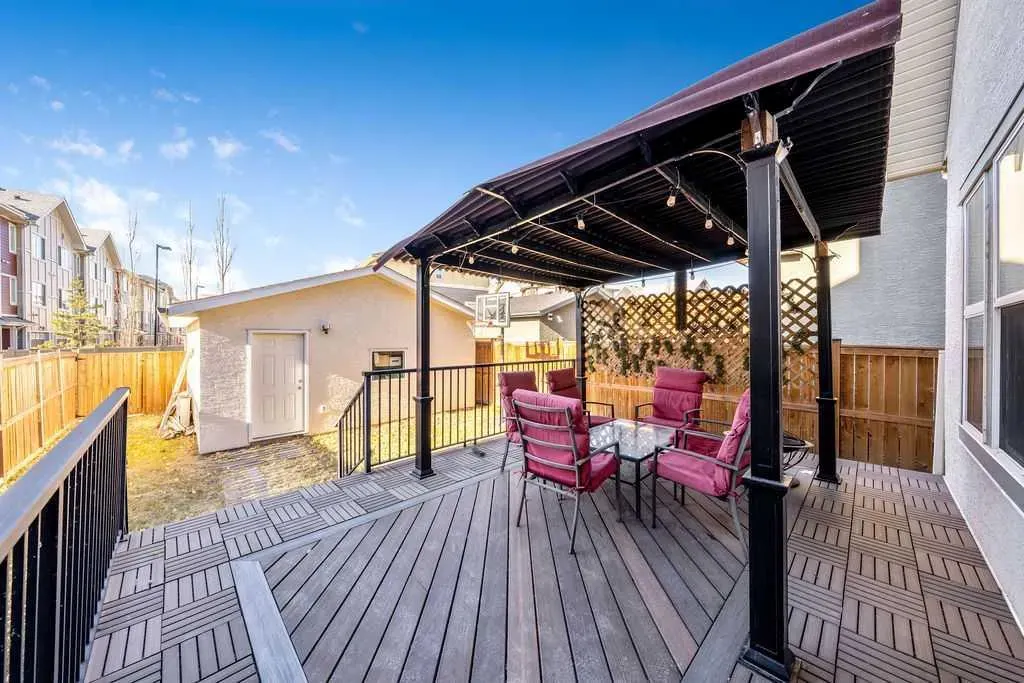 37 Marquis Common SE