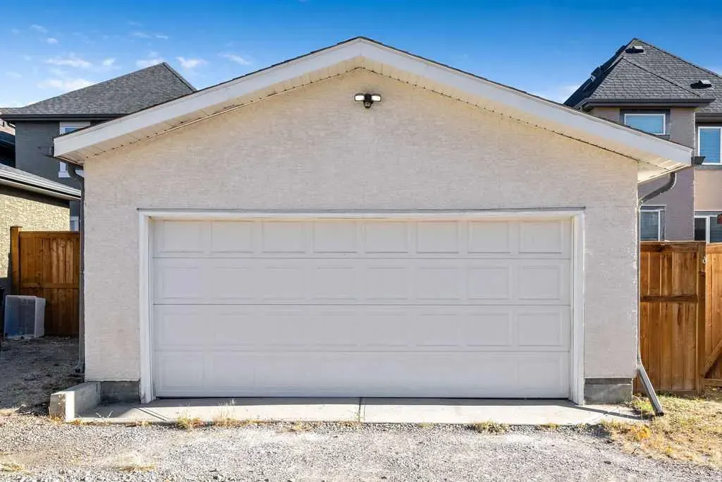 37 Marquis Common SE