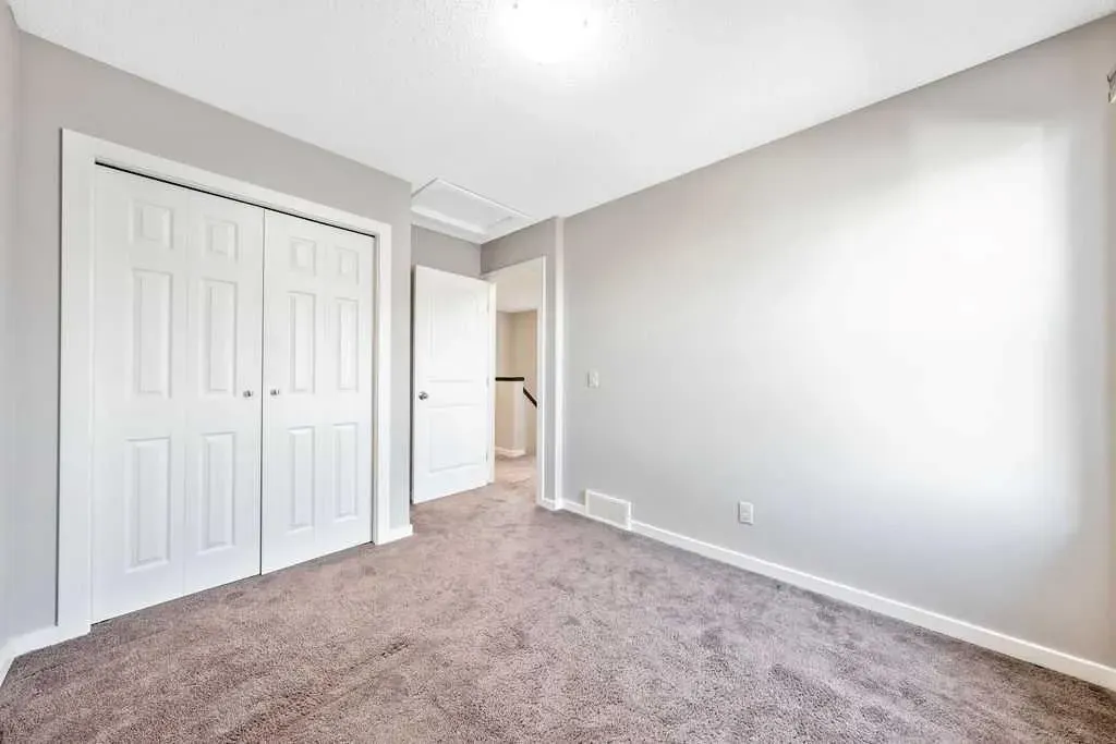 37 Marquis Common SE