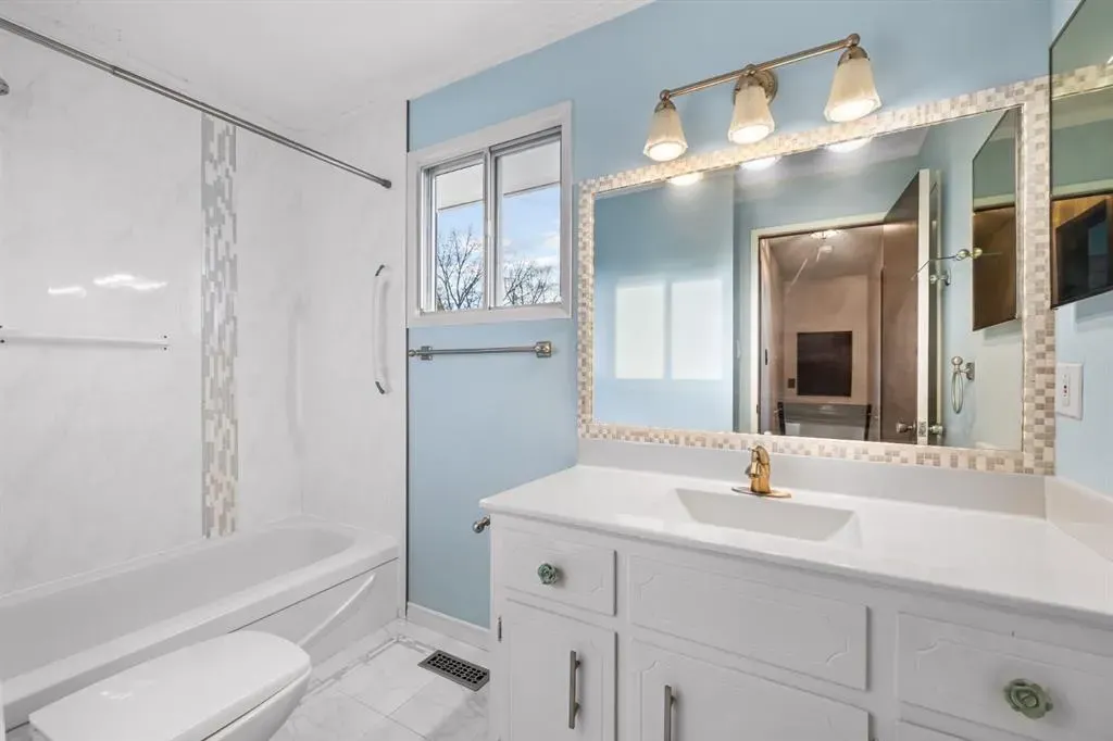 3375 Breton Close NW