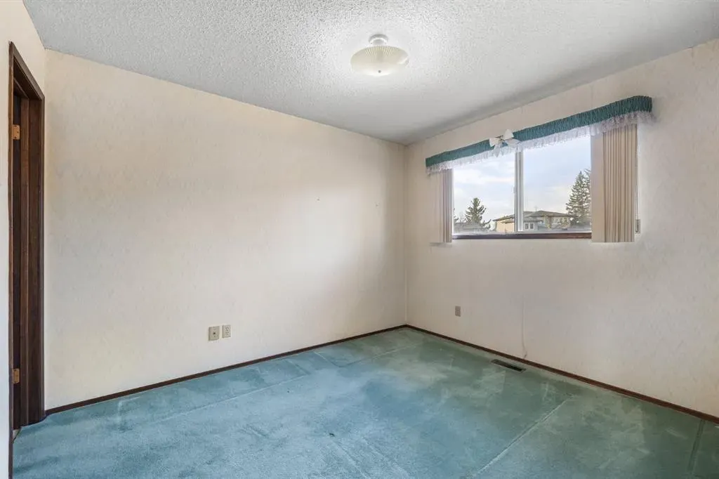 3375 Breton Close NW