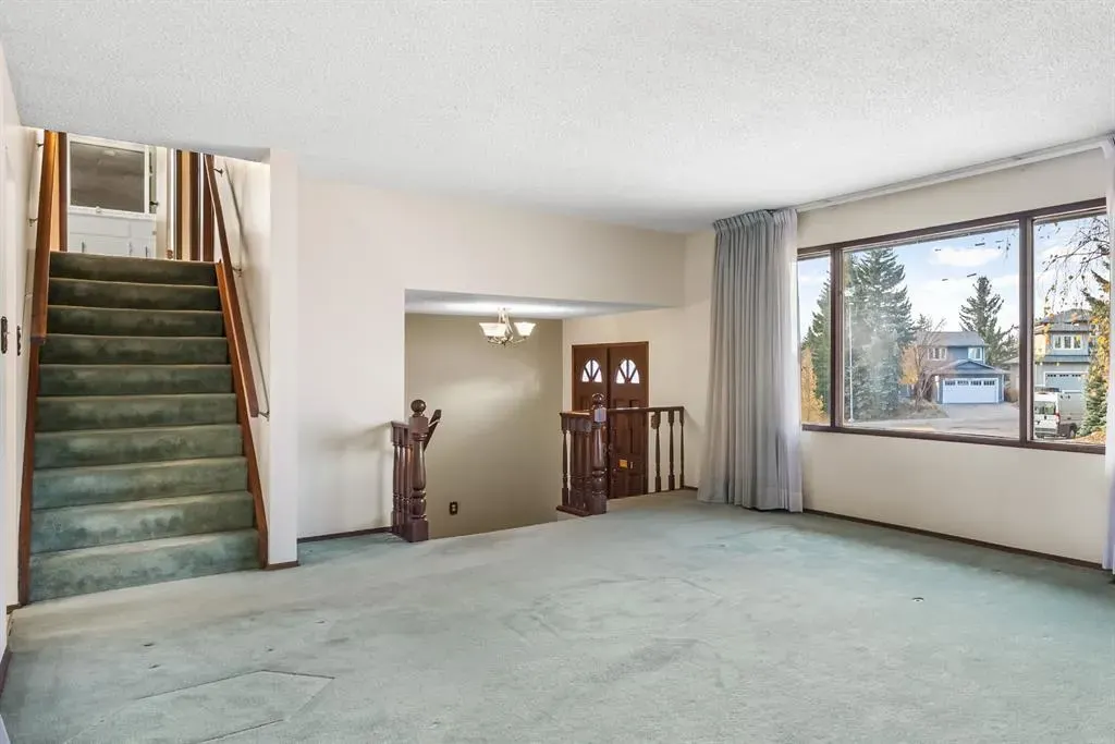 3375 Breton Close NW