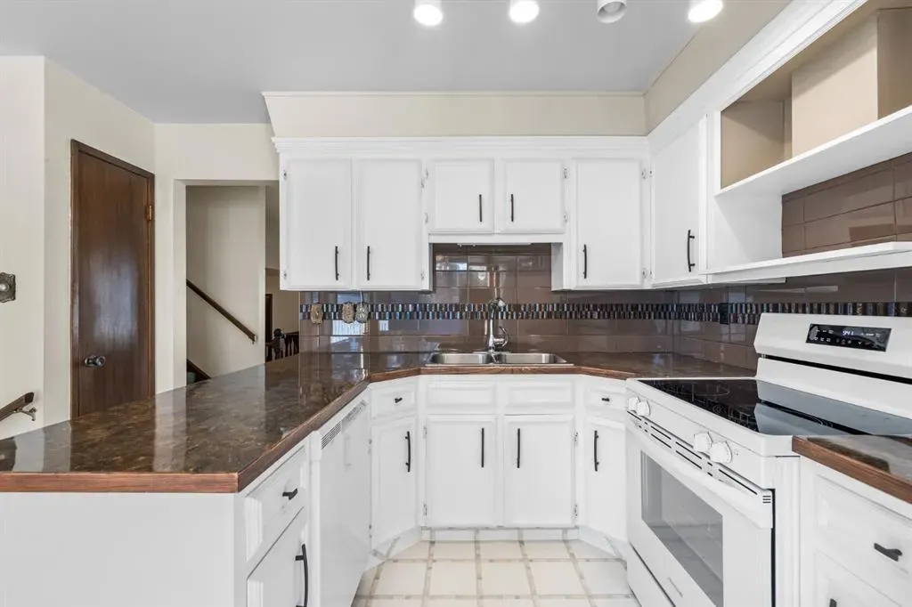 3375 Breton Close NW