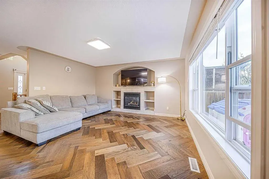 22 Royal Birch Way NW