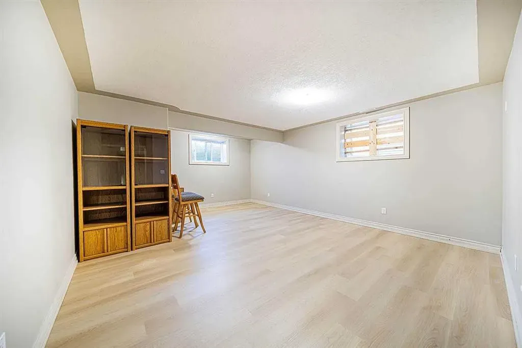 22 Royal Birch Way NW