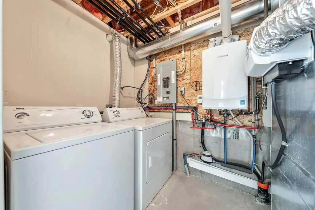 313 Strathcona Circle