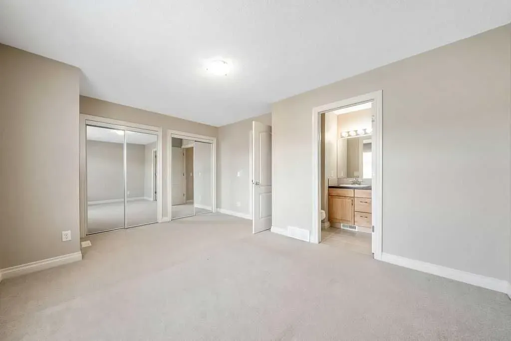 313 Strathcona Circle