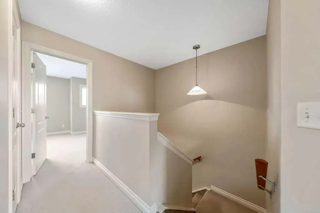 313 Strathcona Circle