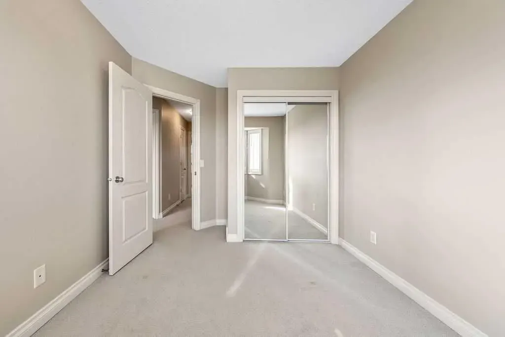 313 Strathcona Circle