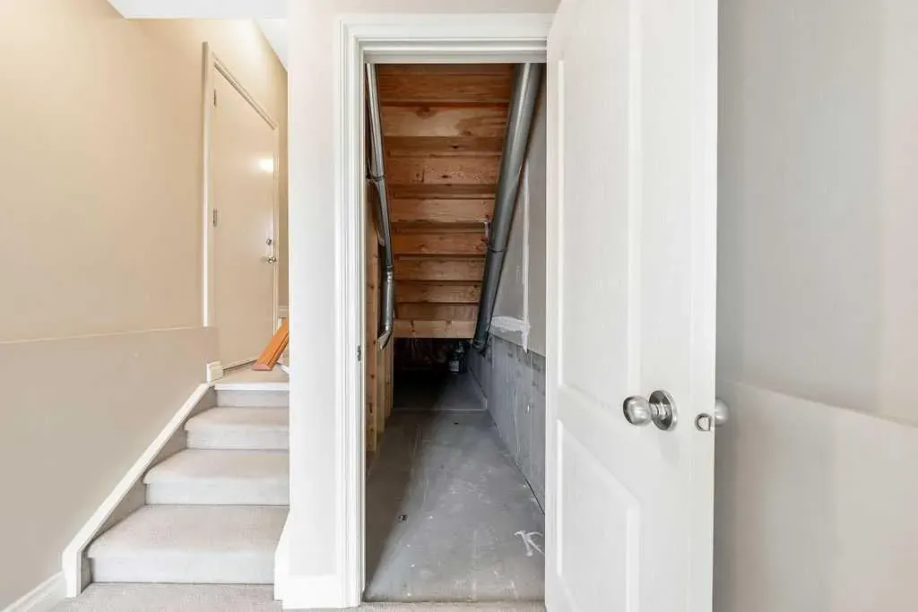 313 Strathcona Circle