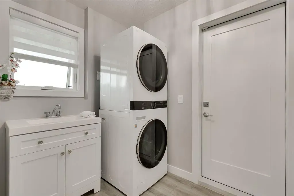 185 Riverwood Crescent