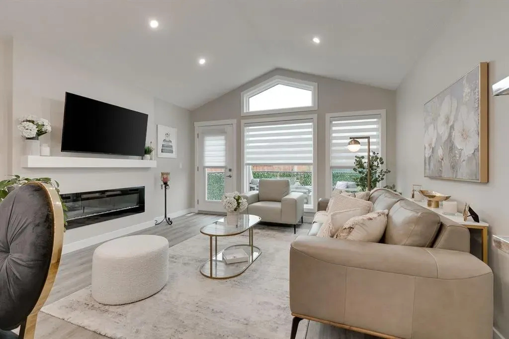 185 Riverwood Crescent