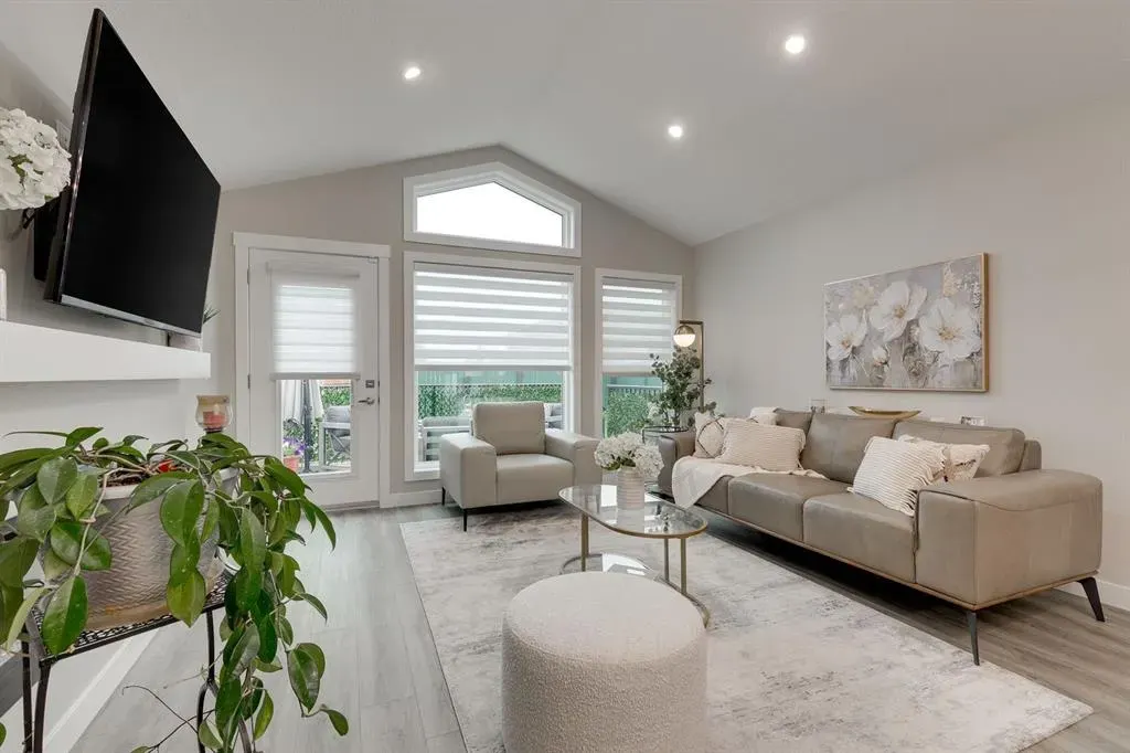 185 Riverwood Crescent