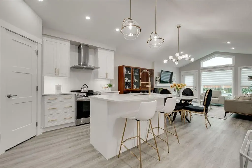 185 Riverwood Crescent