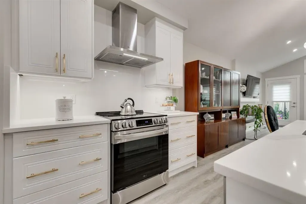 185 Riverwood Crescent