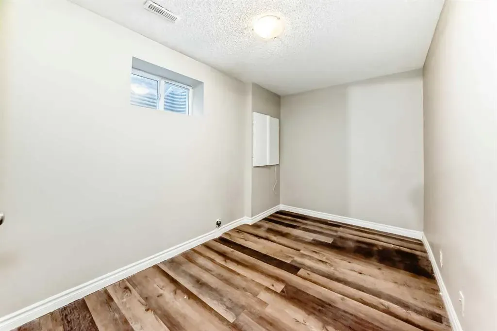 121 Martin Crossing Manor NE