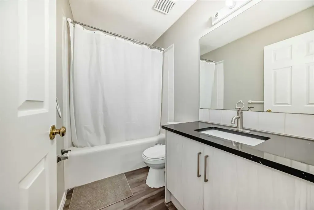 121 Martin Crossing Manor NE