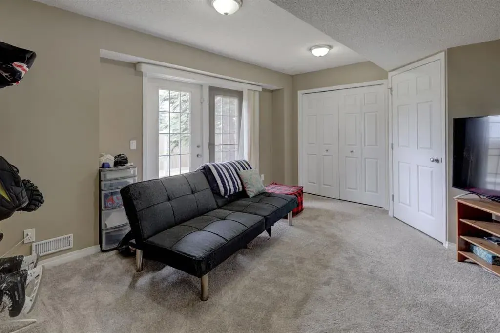 82 Country Hills Cove NW