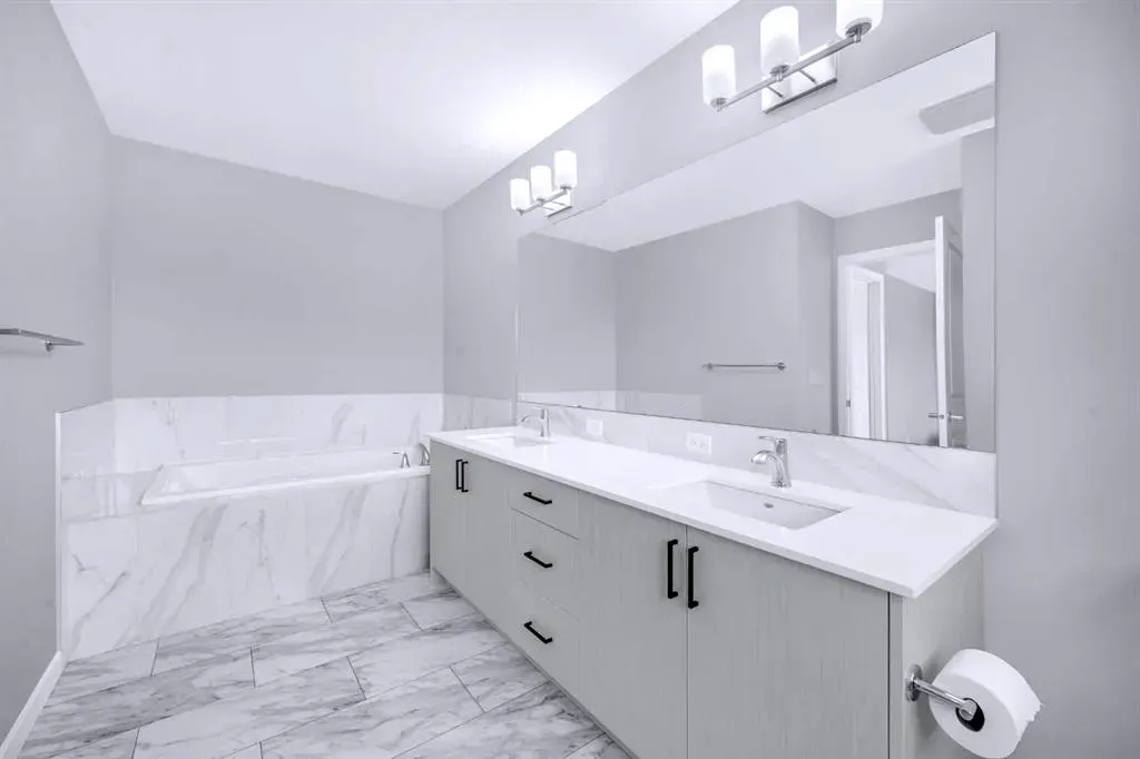 154 Silver Spruce Grove SW